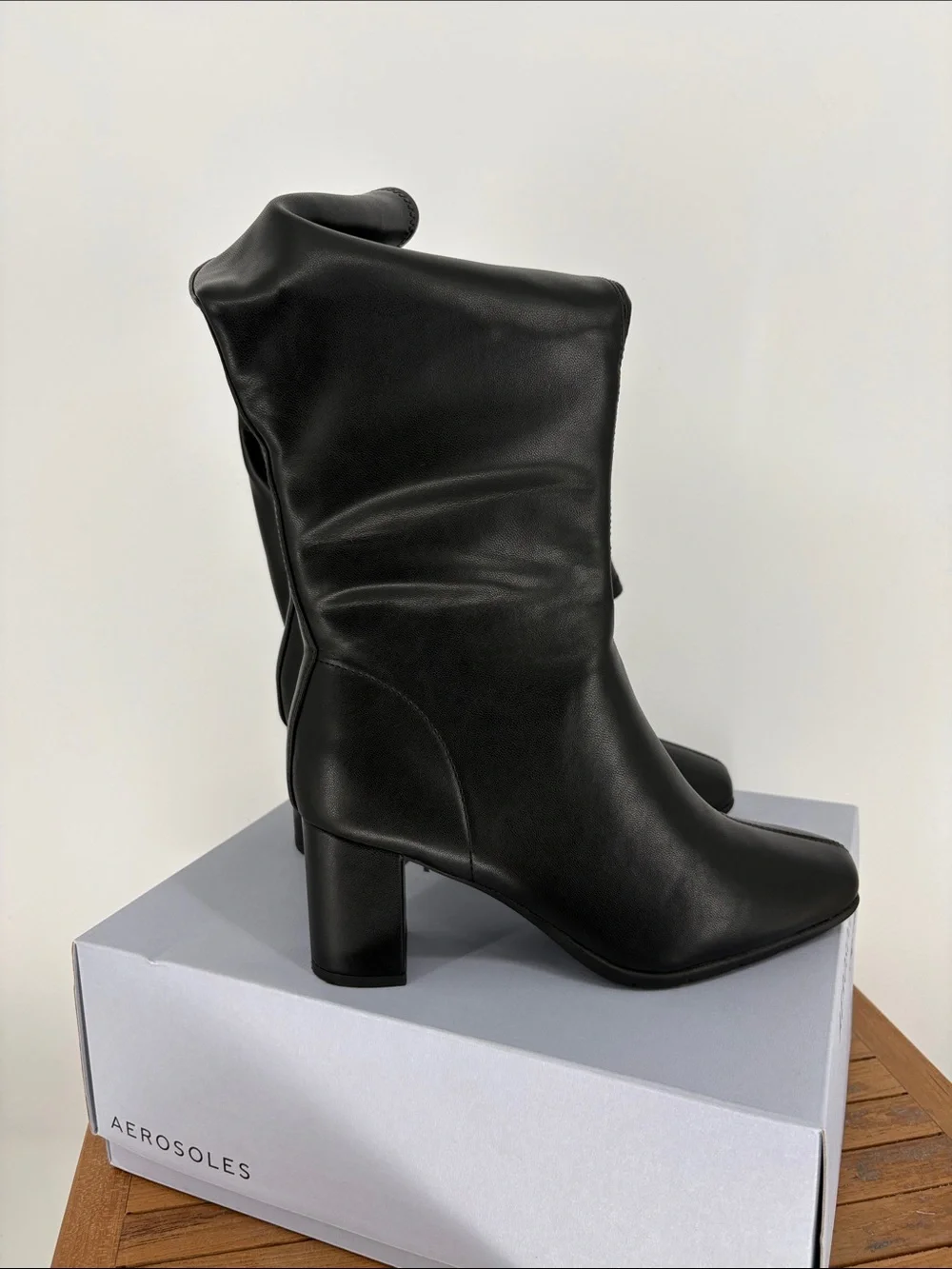 New Aerosole Black Knee-High Block Heel Women's Boot size 8W